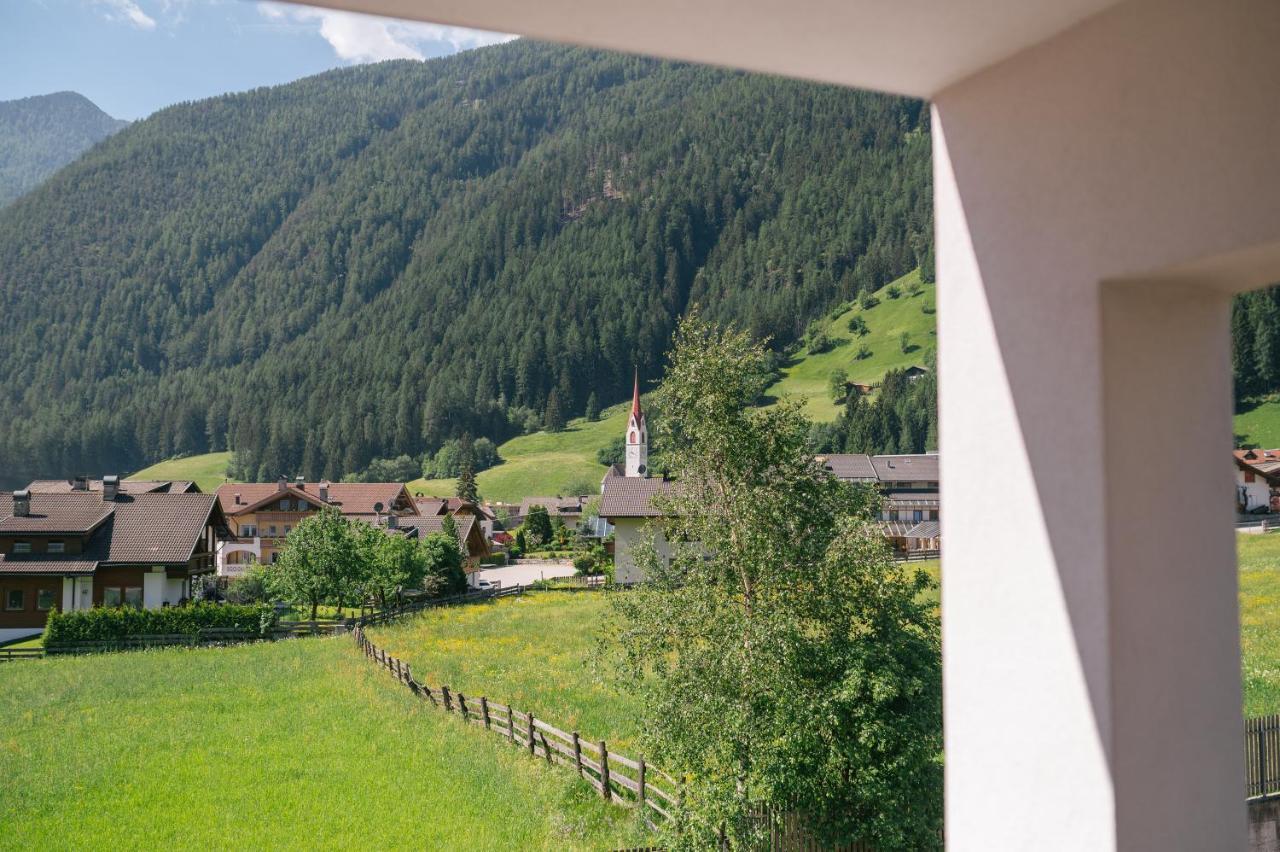 Hotel Fronza - Your Hike & Mountain Home Lutago Exterior foto