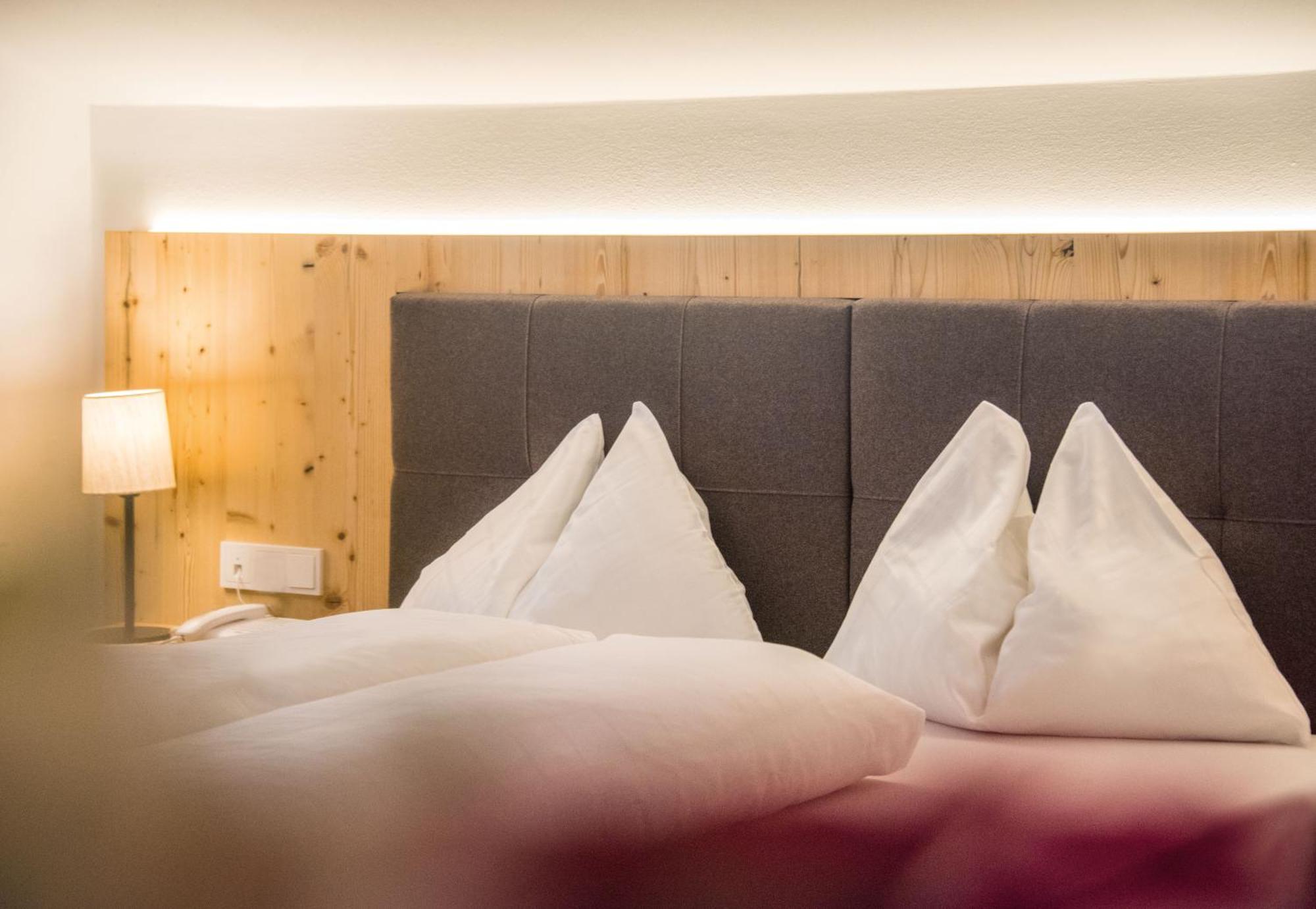 Hotel Fronza - Your Hike & Mountain Home Lutago Quarto foto